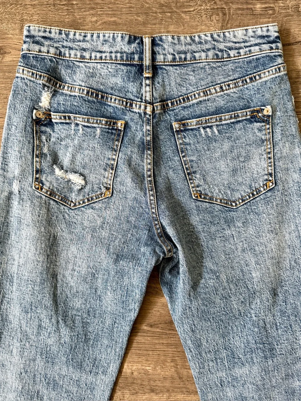 Pilcro Womens The Borrowed Boyfriend Jeans Size 26 Light Wash Distressed Raw Hem - Picture 9 of 16
